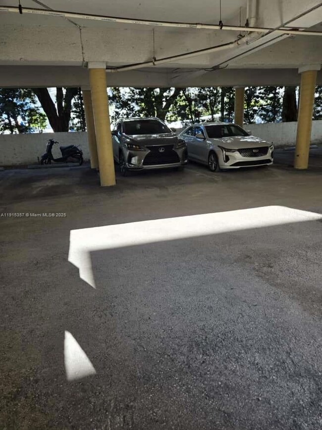 1673 Bay Rd unit 301, Miami Beach, FL 33139 - photo 2