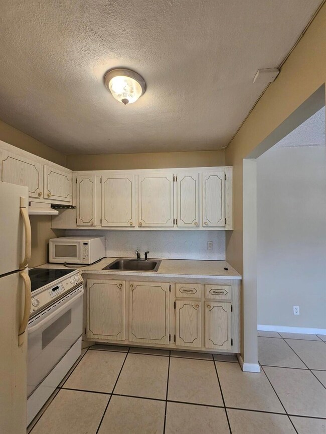 289 Camden L, West Palm Beach, FL 33417 - photo 4