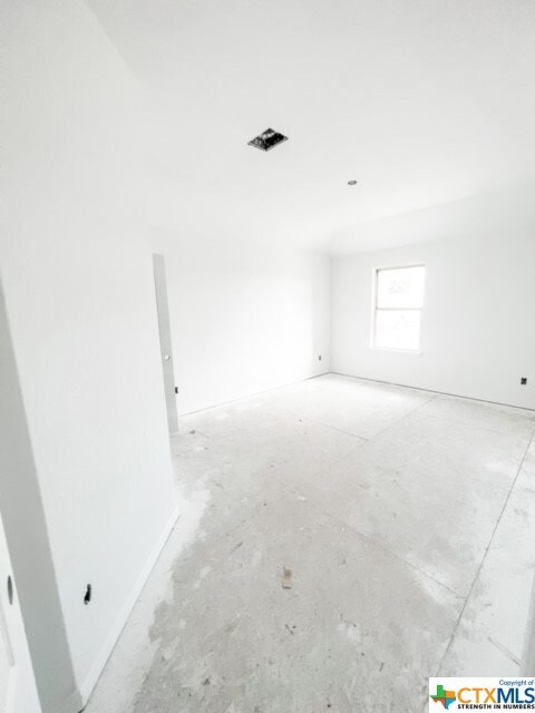 546 Jefferson Dr, Kyle, TX 78640 - photo 4