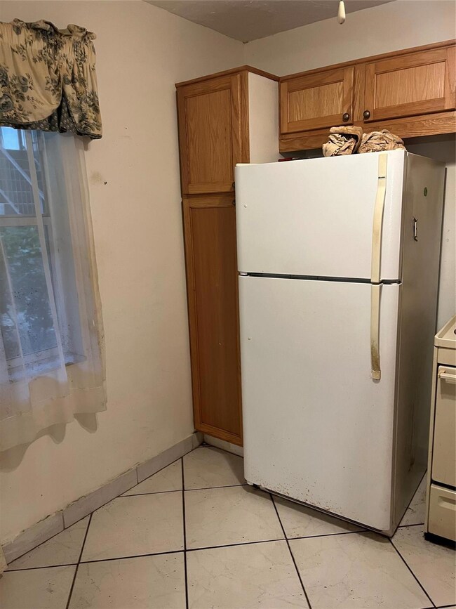 2871 Somerset Dr unit 105, Lauderdale Lakes, FL 33311 - photo 6