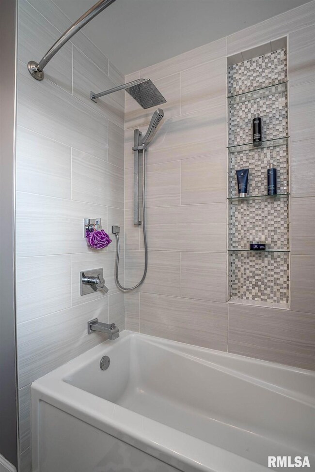 1511 Lakewood Dr, Bettendorf, IA 52722 - photo 6