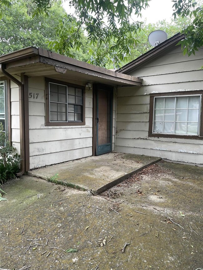 517 N Elliott St, Sherman, TX 75090 - photo 3