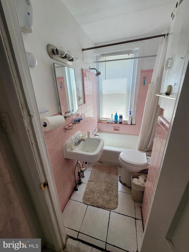 244 E Penn St, Norristown, PA 19401 - photo 4