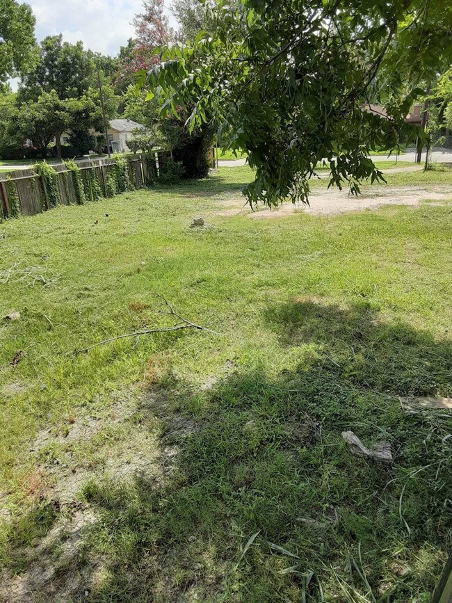 5117 Wipprecht St, Houston, TX 77026 - photo 3