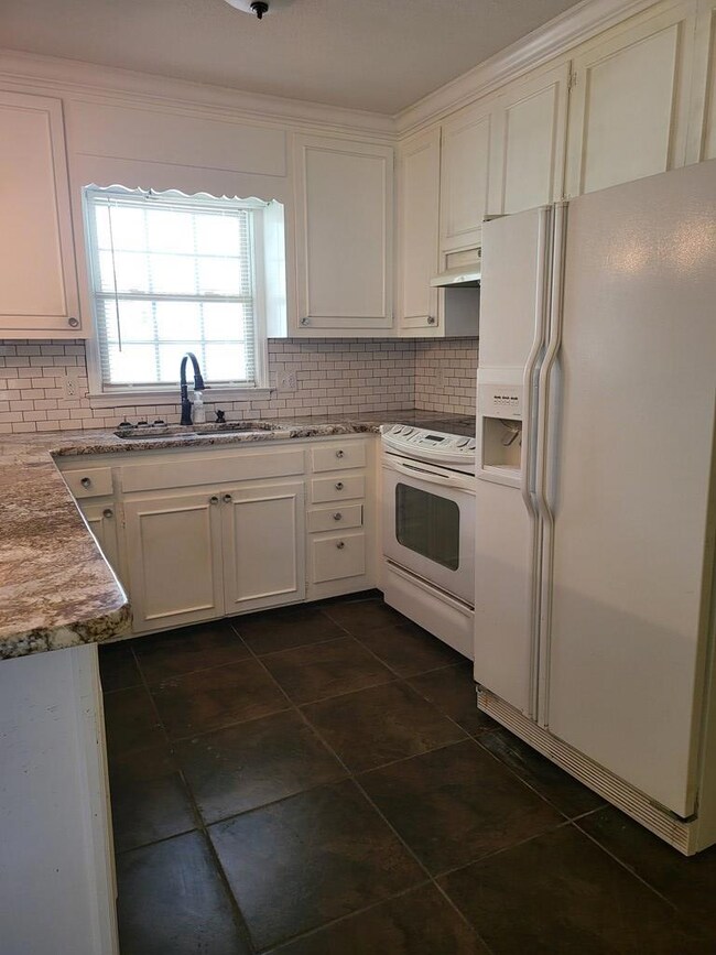 2011 Acker Dr, Albany, GA 31707 - photo 7