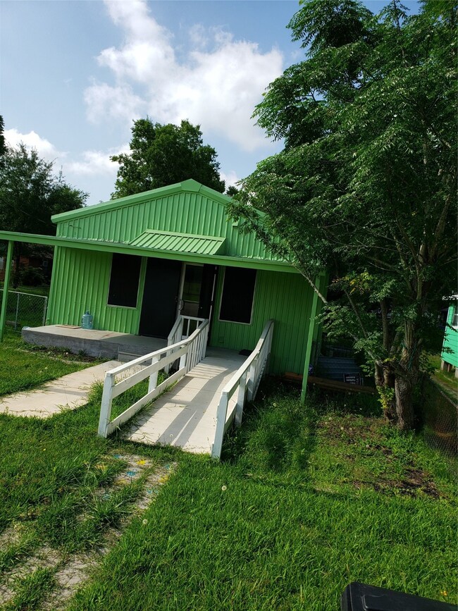 5220 1/2 Bennington St, Houston, TX 77028 - photo 4