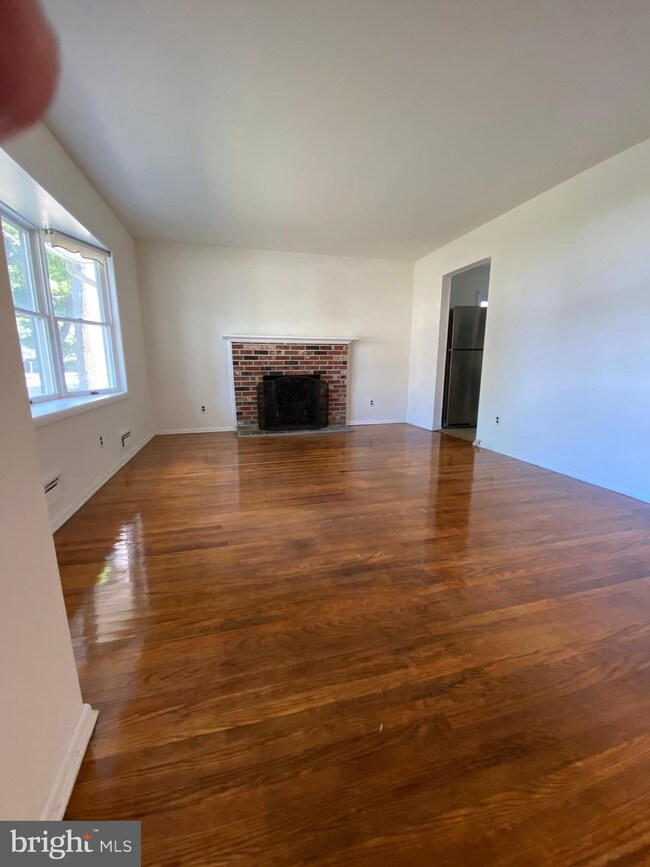 1004 W Groveland Ave, Somers Point, NJ 08244 - photo 4