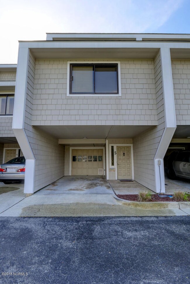 101 S Lumina Ave TH 5-large-002-1-P17558