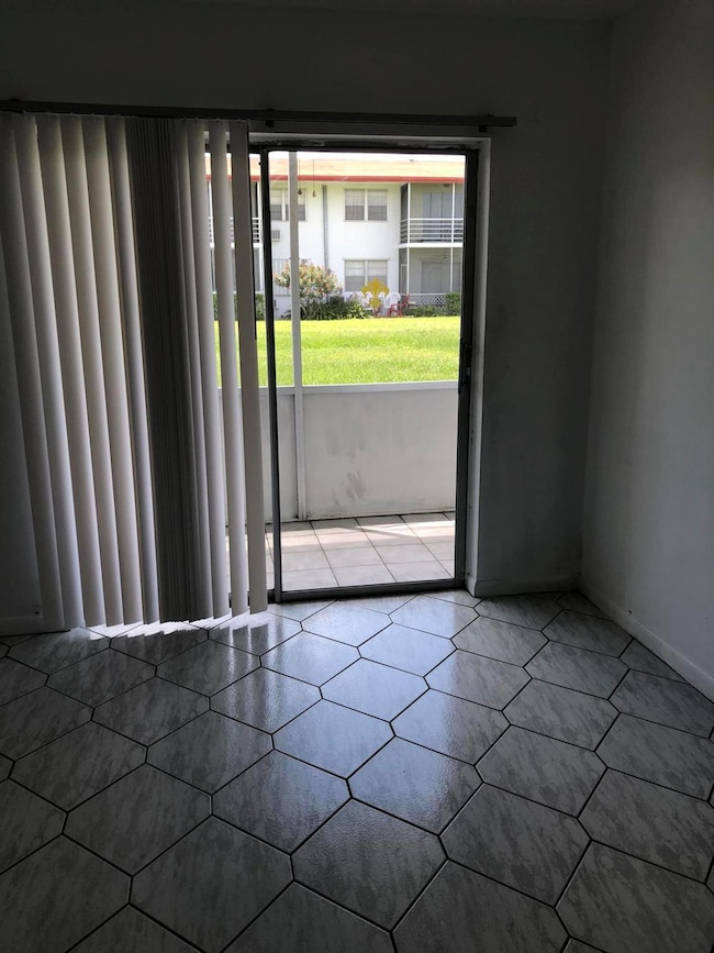 227 Norwich J unit J, West Palm Beach, FL 33417 - photo 4