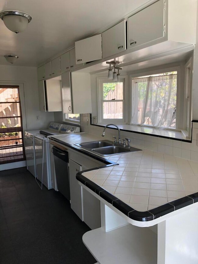 6A8A0298-EDBF-4FCC-ABC0-8F3394362D86