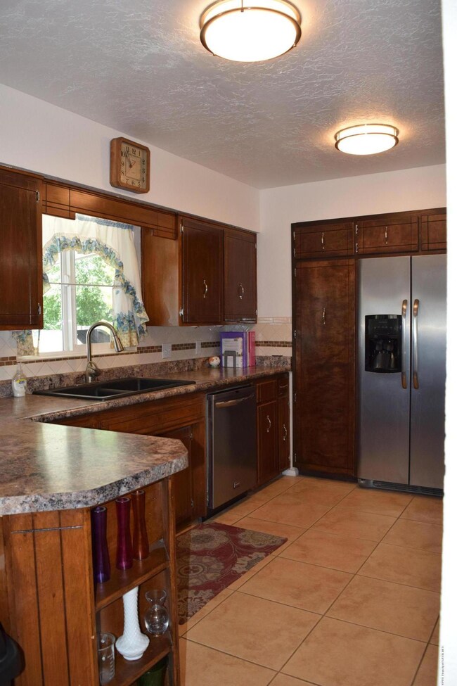 205 w 27th Kitchen and pantry