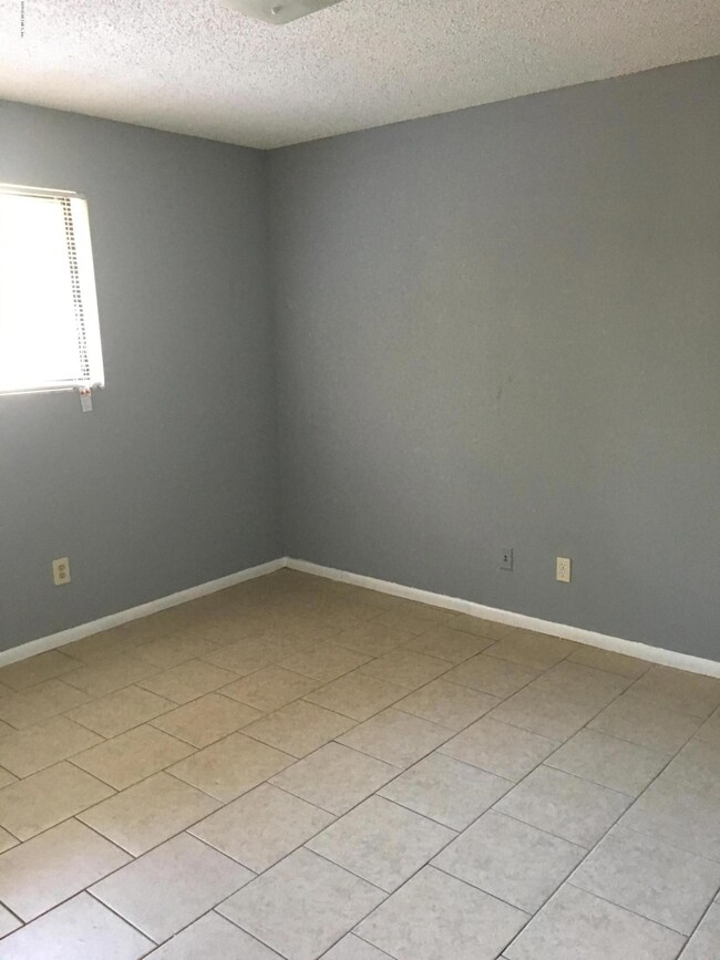 5219 Westchase Ct unit 2, Jacksonville, FL 32210 - photo 3