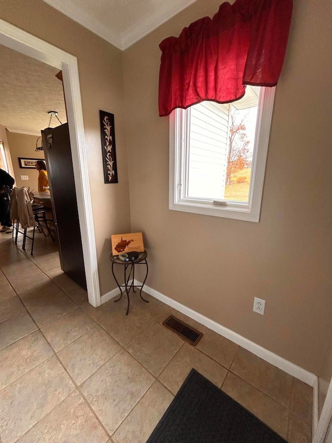 250 N Lakeview Dr, Hinton, WV 25951 - photo 7