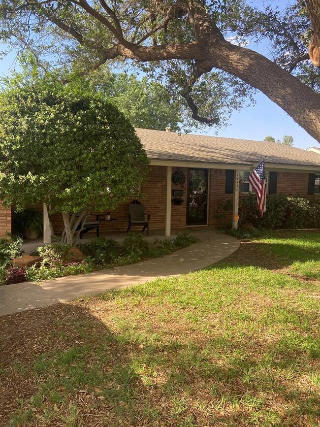 1206 Stanolind Ave, Midland, TX 79705 - photo 2