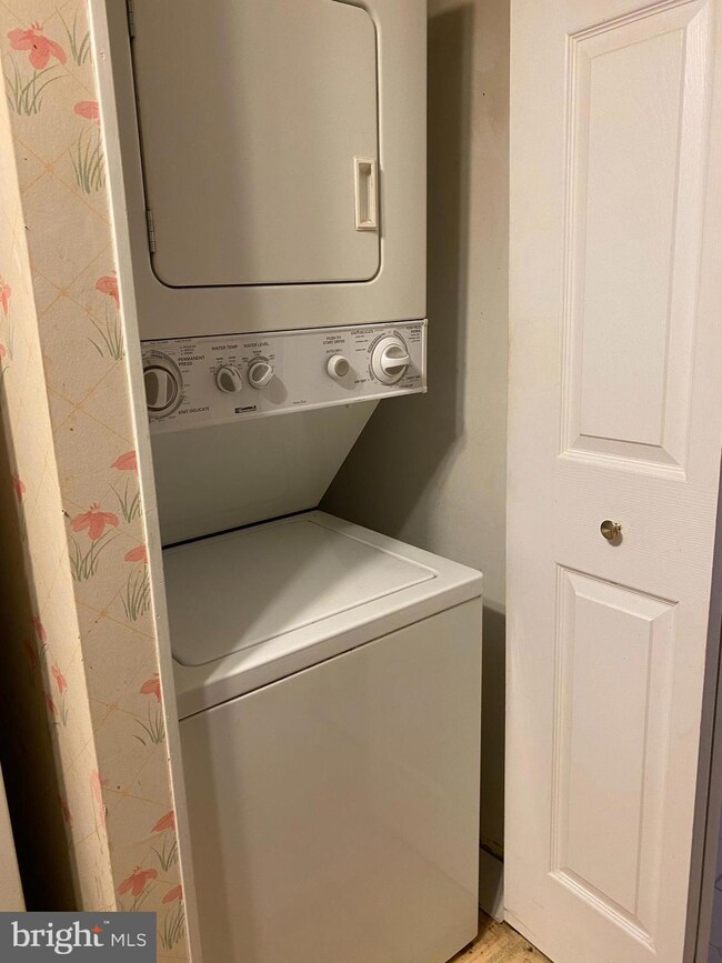 27702 Valley Run Dr unit 702, Wilmington, DE 19810 - photo 6