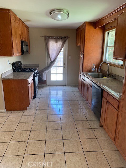 20820 Clark St, Woodland Hills, CA 91367 - photo 3