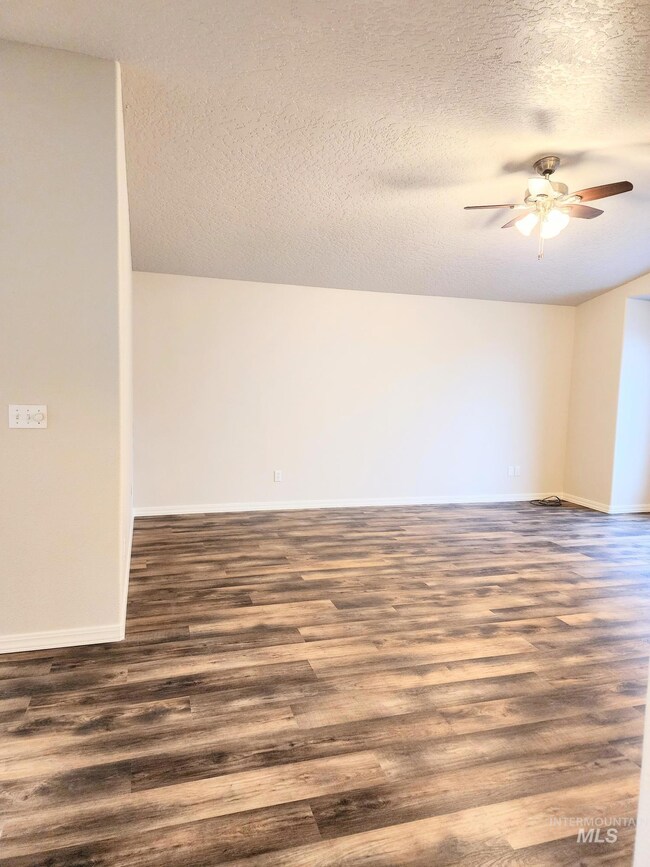 1313 W Georgia Ct, Nampa, ID 83686 - photo 7
