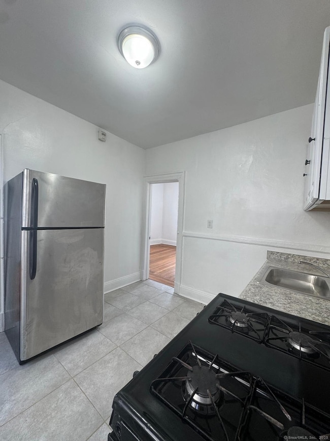 785 Hancock Ave unit 8, Bridgeport, CT 06605 - photo 2