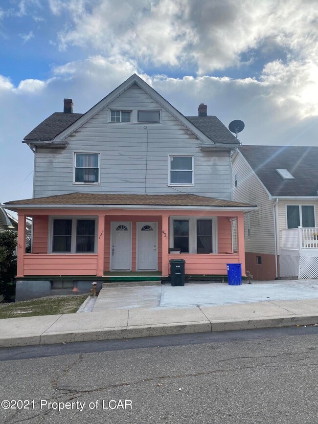 432 Samuels Ave, Hazleton, PA 18201 - photo 2