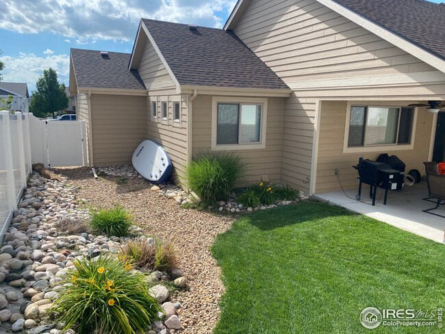 Enclosed fence with access to front