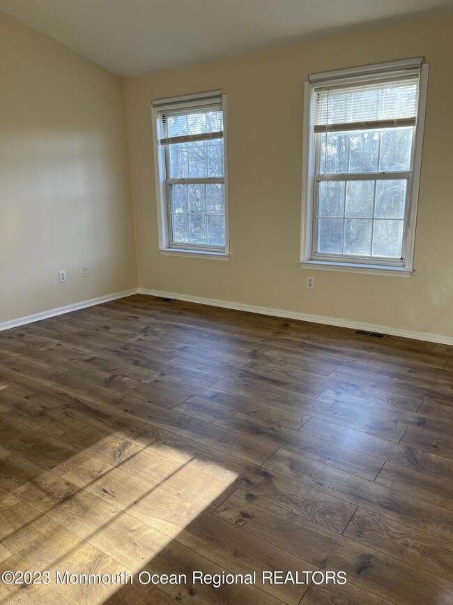 438 Indigo Ct, Morganville, NJ 07751 - photo 5