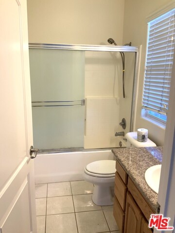 1st flr bath