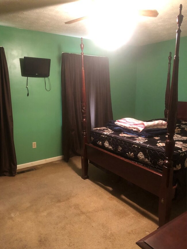 111 N Edgewood Dr, Hopkinsville, KY 42240 - photo 4