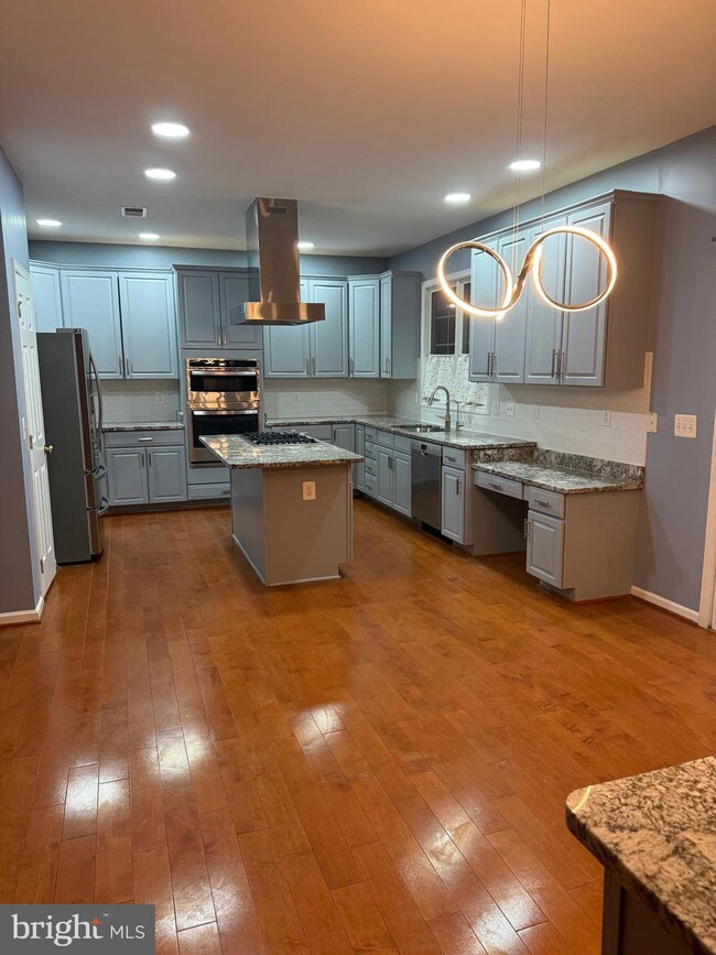 42509 Mandolin St, Chantilly, VA 20152 - photo 2