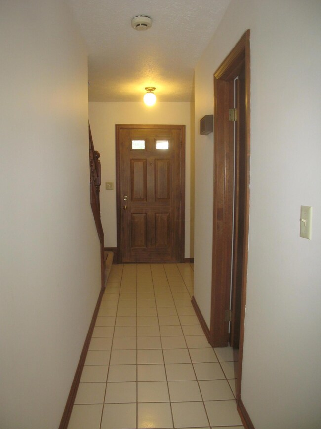 923 Hickory Dr, Marysville, OH 43040 - photo 4