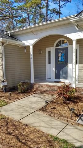 1770 Riverstone Dr, Lincolnton, NC 28092 - photo 2