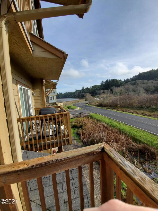 L-R Balcony