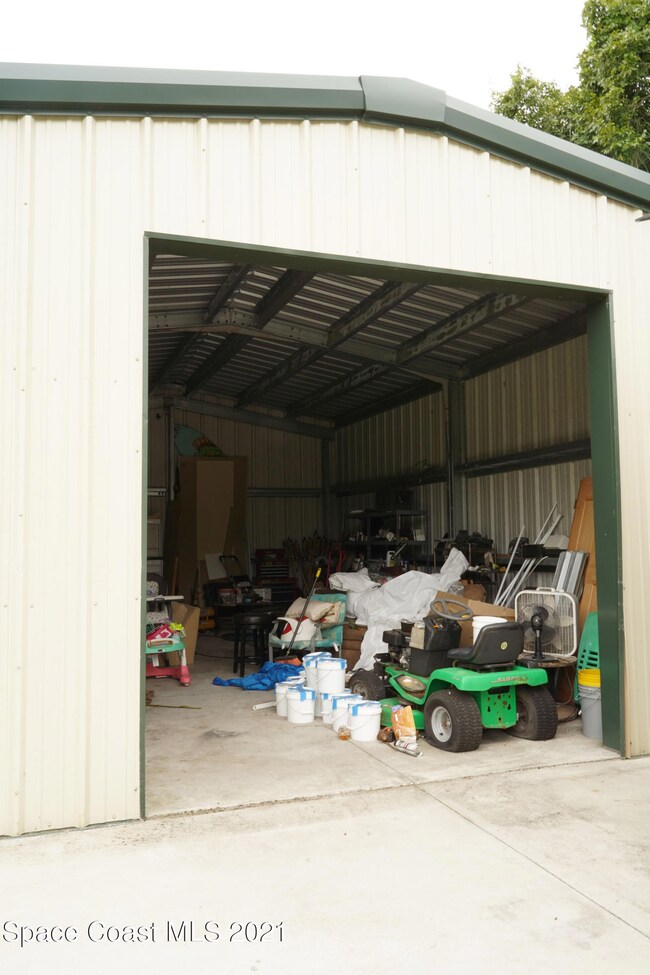 Detached Garage