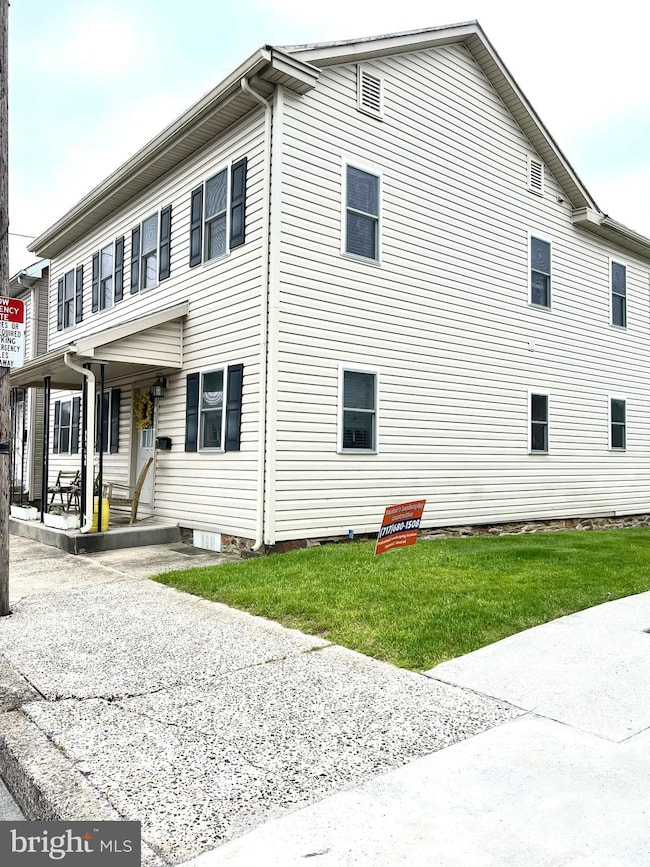 223 S Queen St, Littlestown, PA 17340 - photo 2
