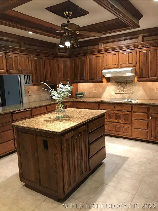 2633 Regency Rd, Bartlesville, OK 74006 - photo 3