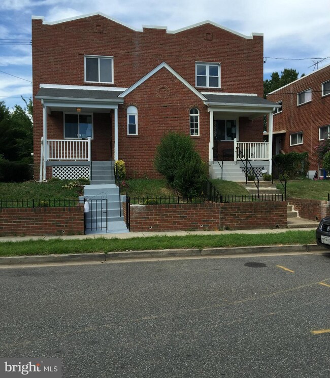 5320 Ames St NE, Washington, DC 20019 - photo 3