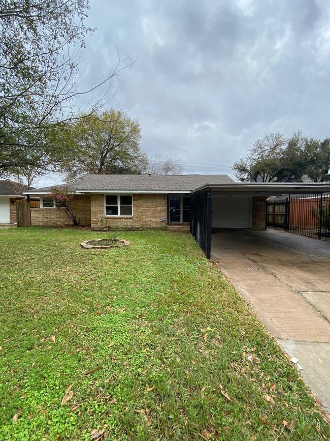 1047 W 30th St, Houston, TX 77018 - photo 3