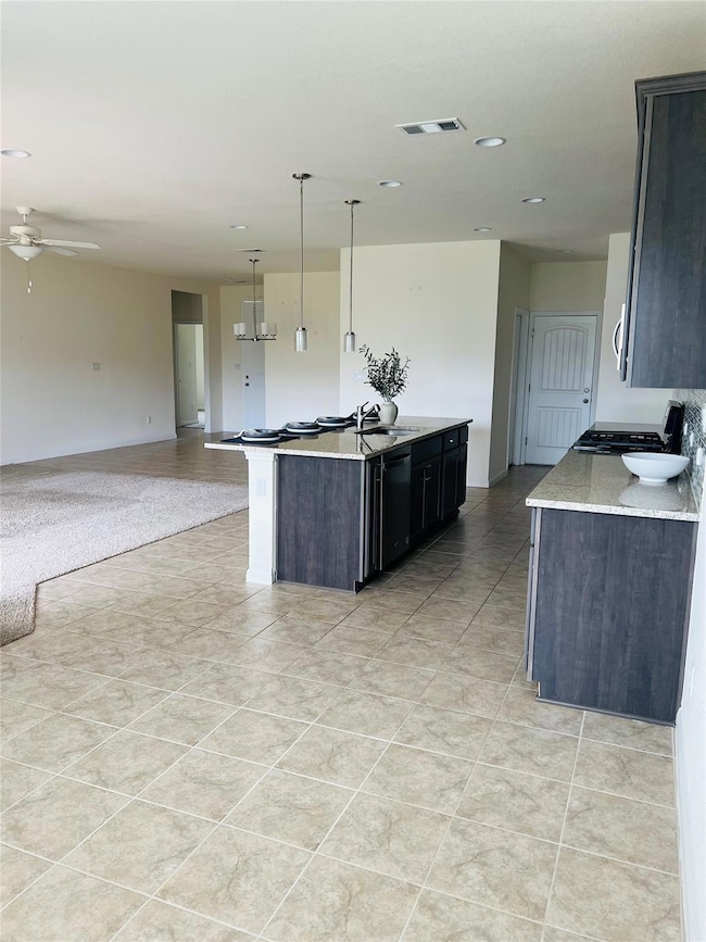 Kitchen with open floor plan, ceiling fan, an isl
