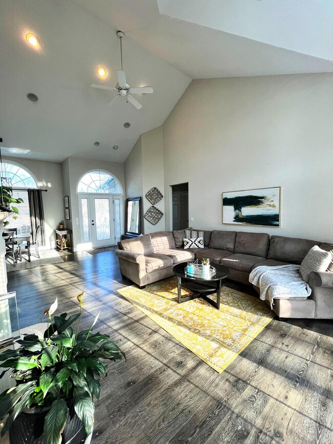 livingroom entry dining