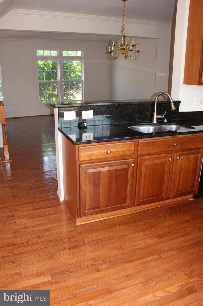 16402 Steerage Cir, Woodbridge, VA 22191 - photo 5