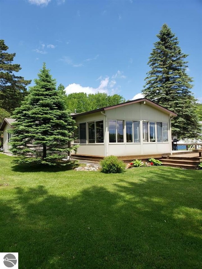 84831/2 Lakeview Dr, Hale, MI 48739 - photo 7