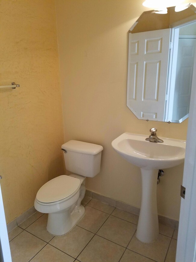 3219 Laurel Ridge Cir, Riviera Beach, FL 33404 - photo 6