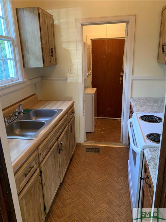 711 E 36th St, Savannah, GA 31401 - photo 5