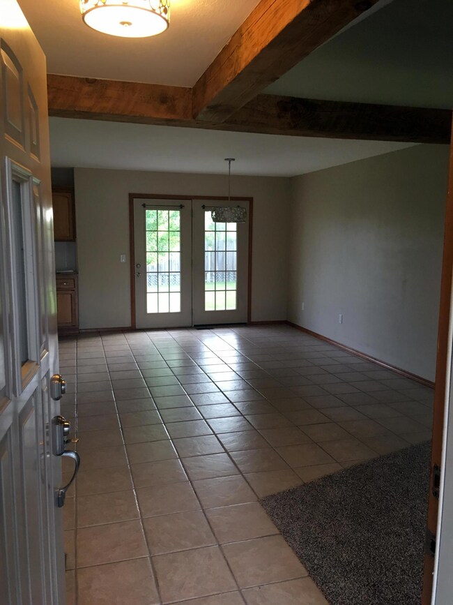 1357 W. Stone House RD Nixa, MO