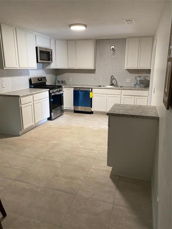 1045 W Coffin St, Denison, TX 75020 - photo 7