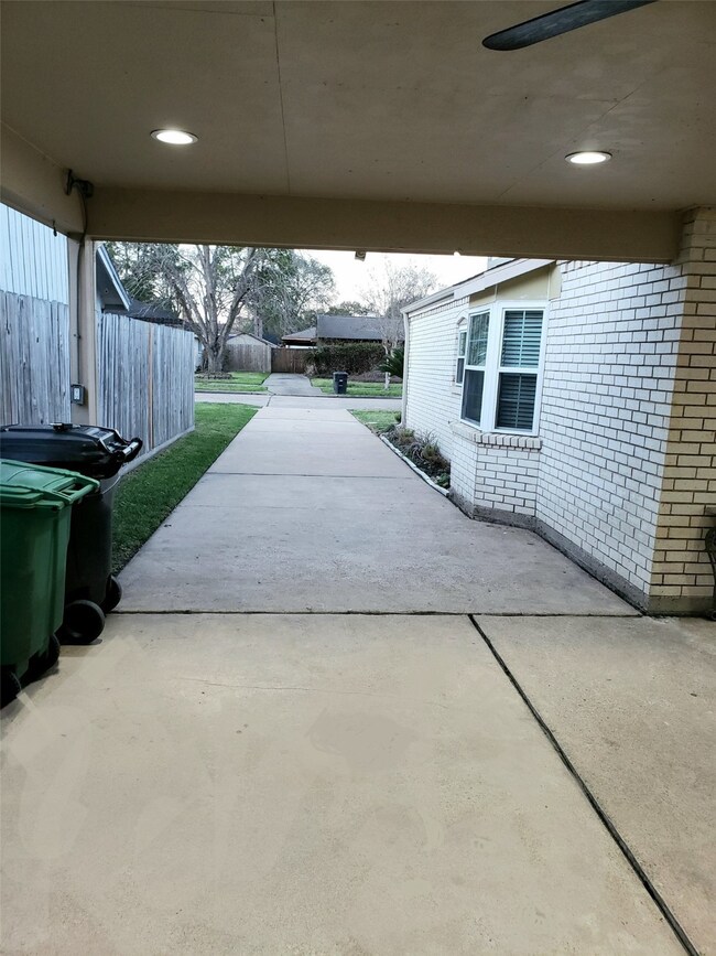 8206 Gulf Tree Ln, Houston, TX 77075 - photo 5