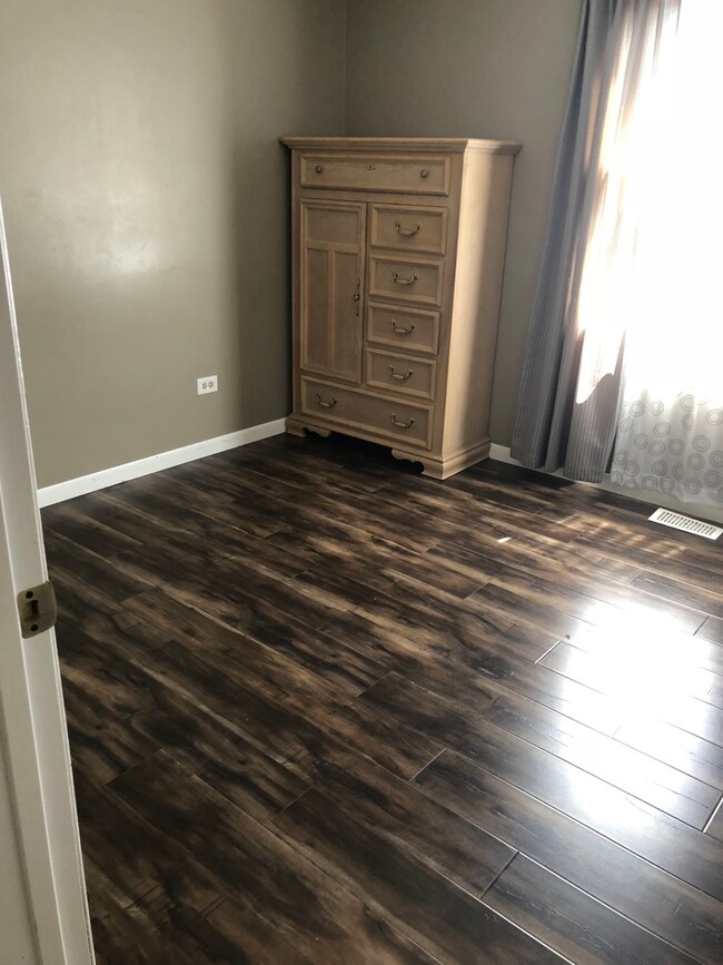 1912 Jethro Ave, Zion, IL 60099 - photo 2