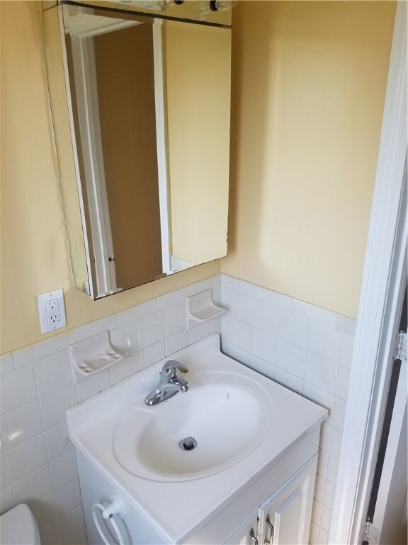 1 Bristol Rd unit A, Middletown, RI 02842 - photo 6