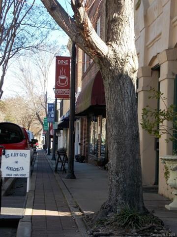 Short drive to downtown historic York and enjoy sh