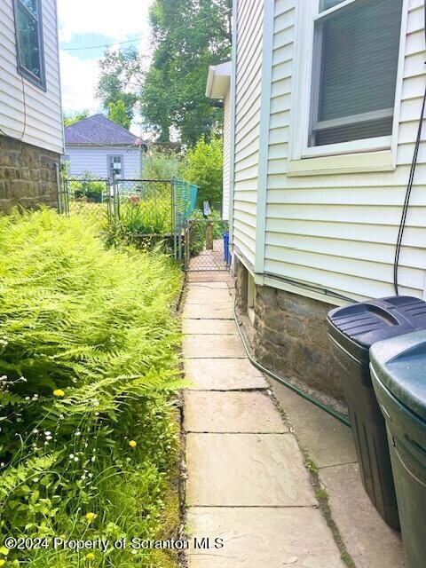 1010-1012 Myrtle St, Scranton, PA 18510 - photo 4