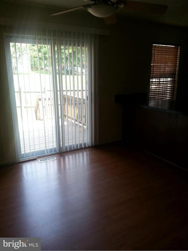 872 Nalley Rd, Hyattsville, MD 20785 - photo 4